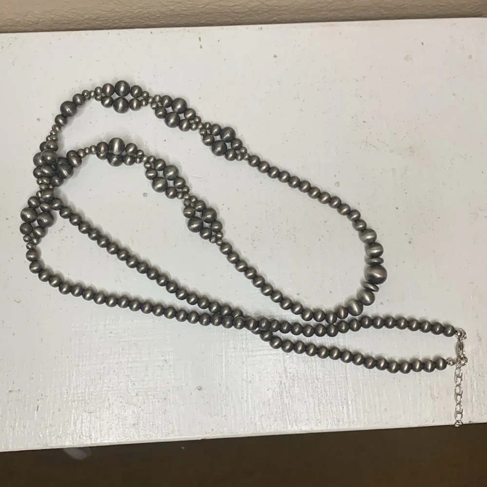 Gray Beaded Necklace NEW - Picture 2 of 3